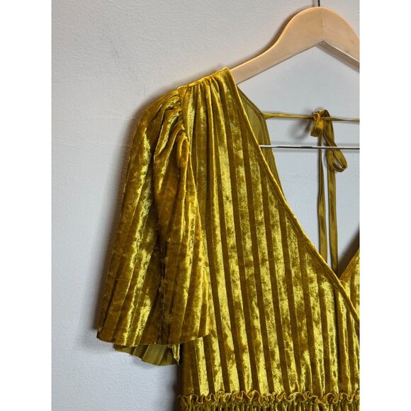 New York & Company Size Small Gold Short Sleeve Pleated Velvet Mini Dress EUC - Picture 7 of 11